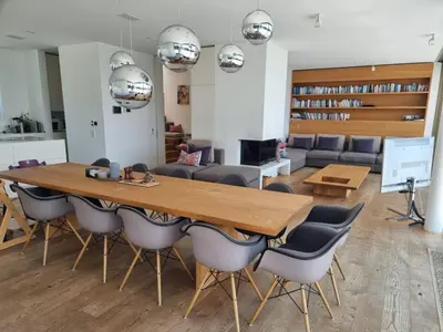 Ein Sitzbereich in der Unterkunft Attersee Luxury Design Villa with dream views, large Pool and Sauna