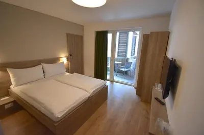 Ein Bett oder Betten in einem Zimmer der Unterkunft Sporthotel Zederhaus im Lungau