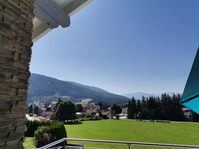 Ein allgemeiner Bergblick oder ein Berglick von der Ferienwohnung aus