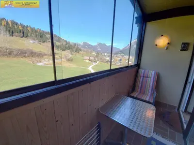 Ein allgemeiner Bergblick oder ein Berglick von der Ferienwohnung aus
