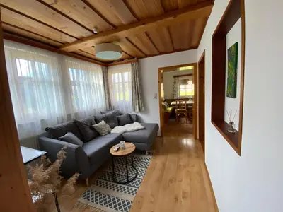 Ein Sitzbereich in der Unterkunft Ferienwohnung Engl Haus