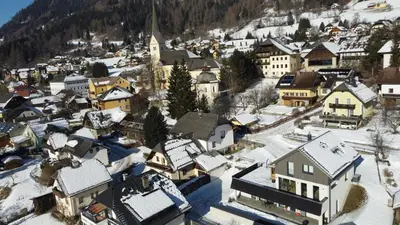 Ein allgemeiner Bergblick oder ein Berglick von der Ferienwohnung aus