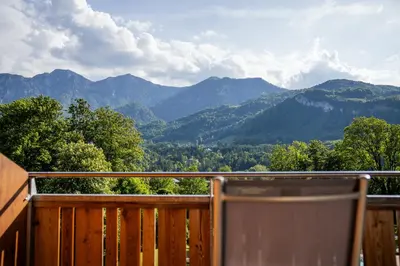 Ein allgemeiner Bergblick oder ein Berglick von des Hotels aus