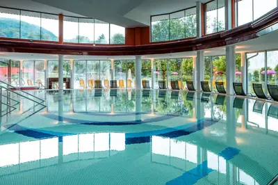 Der Swimmingpool an oder in der Nähe von Vivea Hotel Bad Goisern