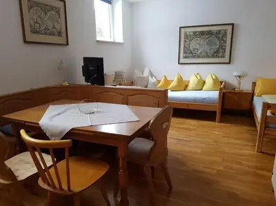 Ein Sitzbereich in der Unterkunft Helles und großzügiges Souterrain Appartement